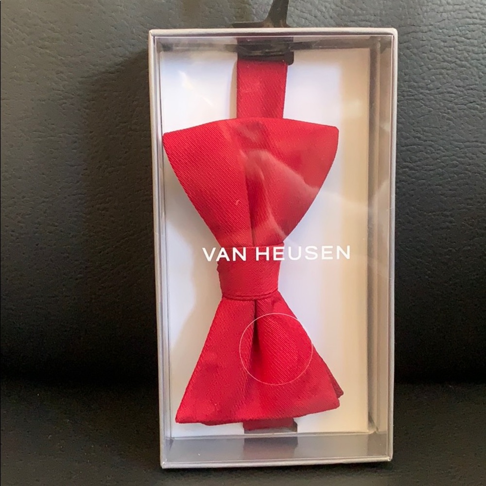 Red plain bow tie - Picture 3 of 4